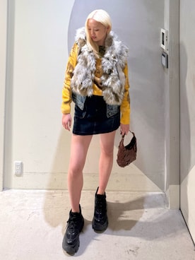 「アイテム（デニムスカート）」を使った、Desigual銀座STAFFさん（レディース・166cm）の秋コーディネート