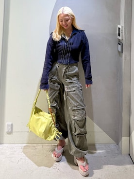 「アイテム（カーゴパンツ）」を使った、Desigual銀座STAFFさん（レディース・166cm）の秋コーディネート