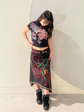 「Desigual（デシグアル）のフラワープリントハイネックトップス【2026秋冬新作】（シャツ/ブラウス、ブラック系）」を使った、Desigual銀座STAFFさん（メンズ・177cm）の夏コーディネート