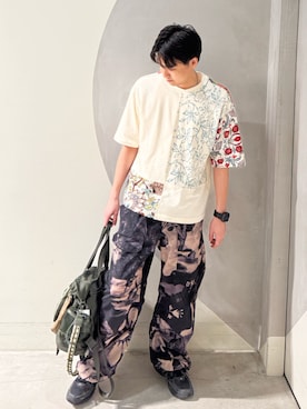 「Desigual（デシグアル）のフローラル ブロック切替 半袖 Tシャツ（Tシャツ/カットソー、ホワイト系）」を使った、Desigual銀座STAFFさん（メンズ・178cm）の春コーディネート
