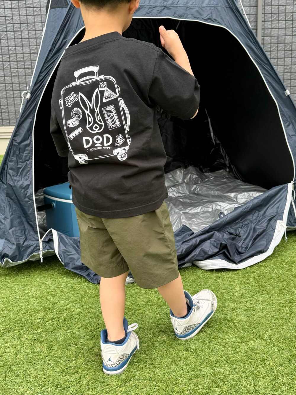 「キャンプ、キャンプスタイル、キャンプコーデ、男の子コーデ、男の子ママ、キッズコーデ、キッズファッション、キッズ服、キッズモデル」｜「CIAOPANIC TYPYのアイテム（Tシャツ/カットソー、ブラック系）」を使った、ayumiさん（レディース・152cm）の春コーディネートの1枚目の写真
