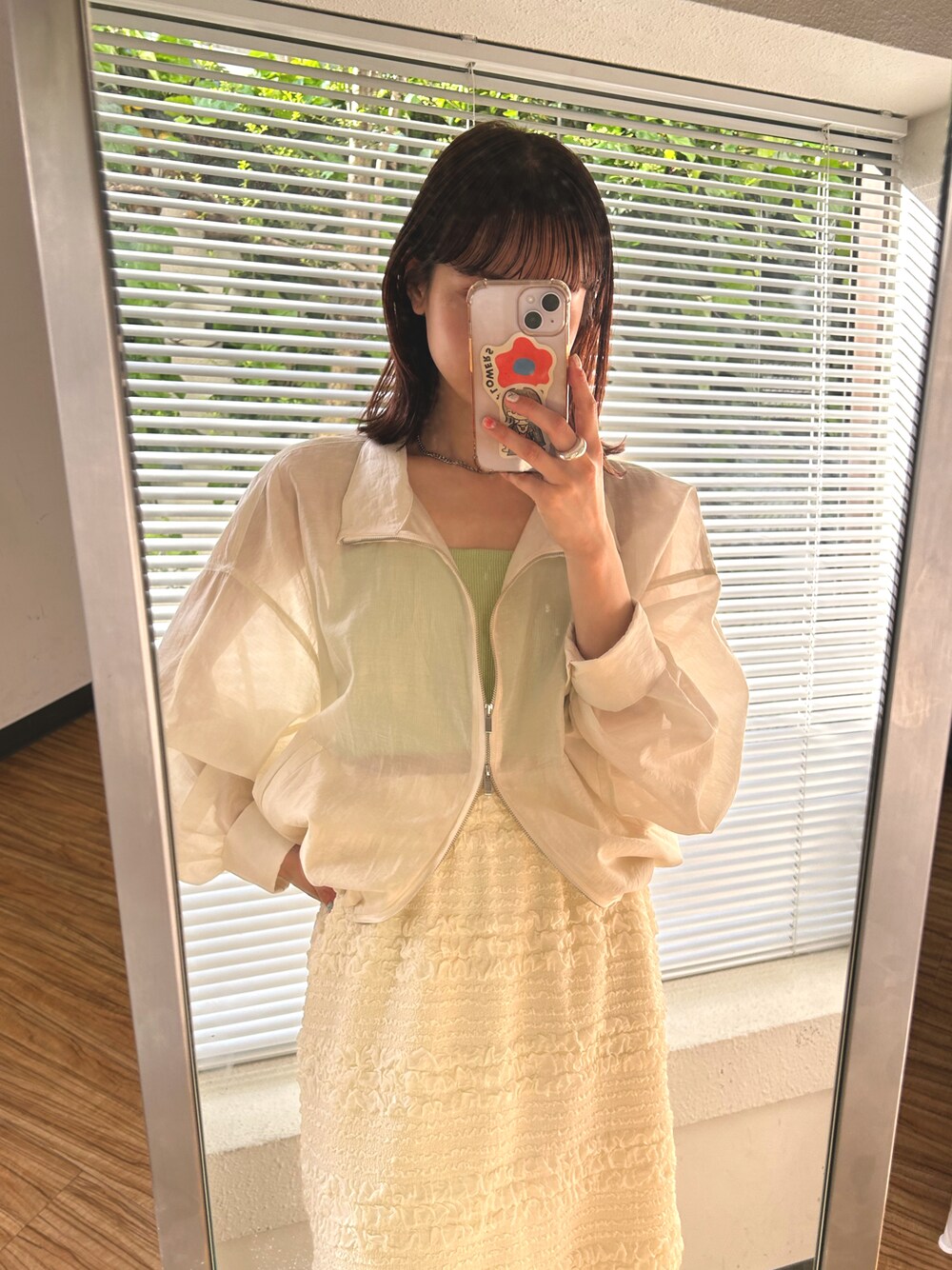 「mysticのアイテム（ブルゾン、ホワイト系）」を使った、akaneさん（レディース・154cm）の夏コーディネートの1枚目の写真