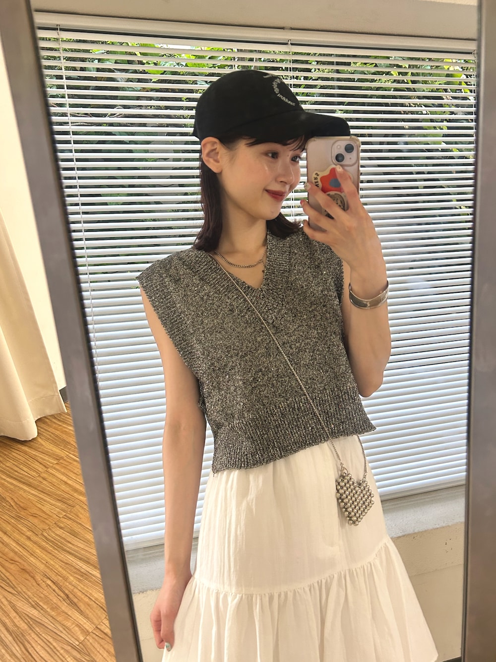 「mysticのアイテム（ベスト、グレー系）」を使った、akaneさん（レディース・154cm）の夏コーディネートの1枚目の写真