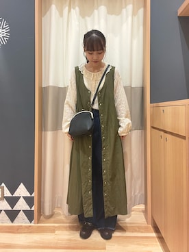「襟付きトップス」｜「アイテム（ワンピース/ドレス）」を使った、あずまみかさん（レディース・153cm）の秋コーディネート
