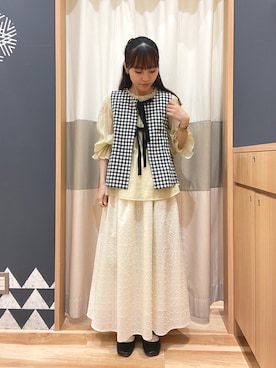 後ろリボン前後着ベストを使った人気ファッションコーディネート