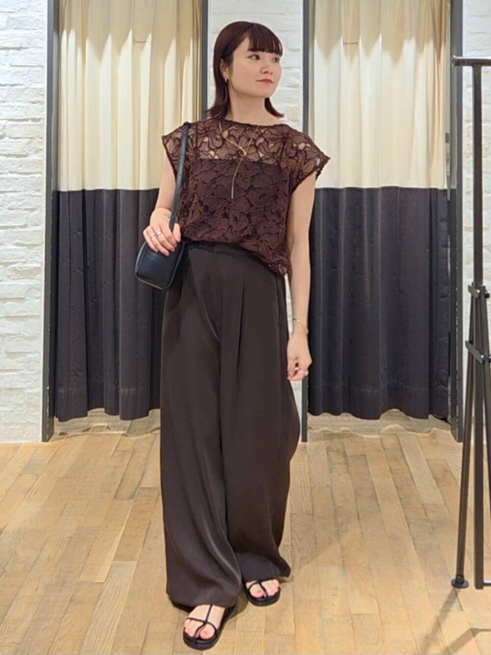 「カジュアル、体型カバー、ベーシック/シンプル、楽ちんコーデ、夏コーデ、SNAP_apart by lowrys、低身長、着痩せ、ゆったり、骨格ストレート、apart by lowrys、シンプルコーデ」｜「A part byのウェーブバーネックレス（ネックレス、ゴールド系）」を使った、ノノカさん（レディース・156cm）の夏コーディネートの1枚目の写真