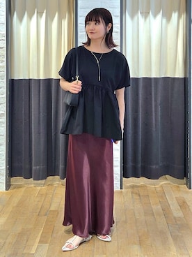 「アイテム（バングル/リストバンド）」を使った、ノノカさん（レディース・156cm）の秋コーディネート