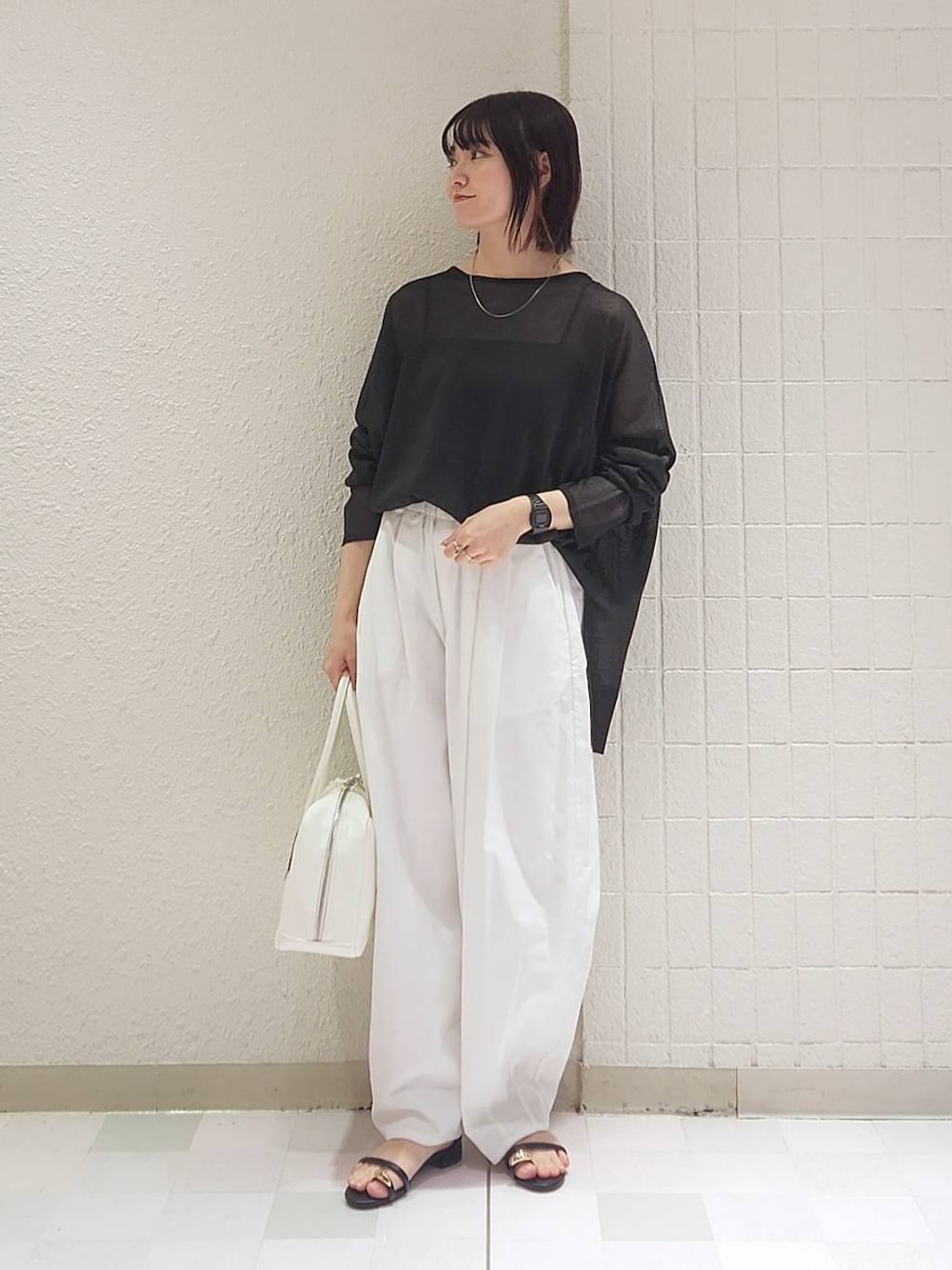 「カジュアル、体型カバー、ベーシック/シンプル、楽ちんコーデ、春コーデ、SNAP_apart by lowrys、骨格ストレート、低身長、着痩せ、ゆったり、apart by lowrys、シンプルコーデ」｜「A part byのソフトボストンバッグ（ボストンバッグ、ホワイト系）」を使った、ノノカさん（レディース・156cm）の春コーディネートの1枚目の写真