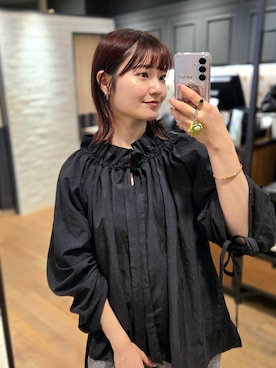 「アイテム（バングル/リストバンド）」を使った、ノノカさん（レディース・156cm）の秋コーディネート