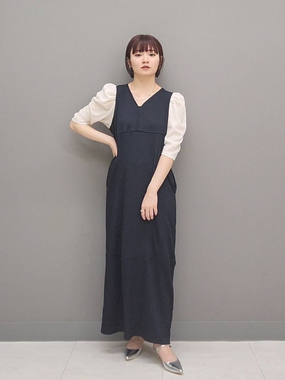 「体型カバー、着痩せ・細見え、シワ軽減、カジュアル、春コーデ、休日コーデ、楽ちんコーデ、SNAP_apart by lowrys、骨格ストレート、低身長、着痩せ、ゆったり、apart by lowrys、e/rm、ワンピース」｜「A part byのストラップミュール（サンダル、シルバー系）」を使った、ノノカさん（レディース・156cm）の春コーディネートの1枚目の写真