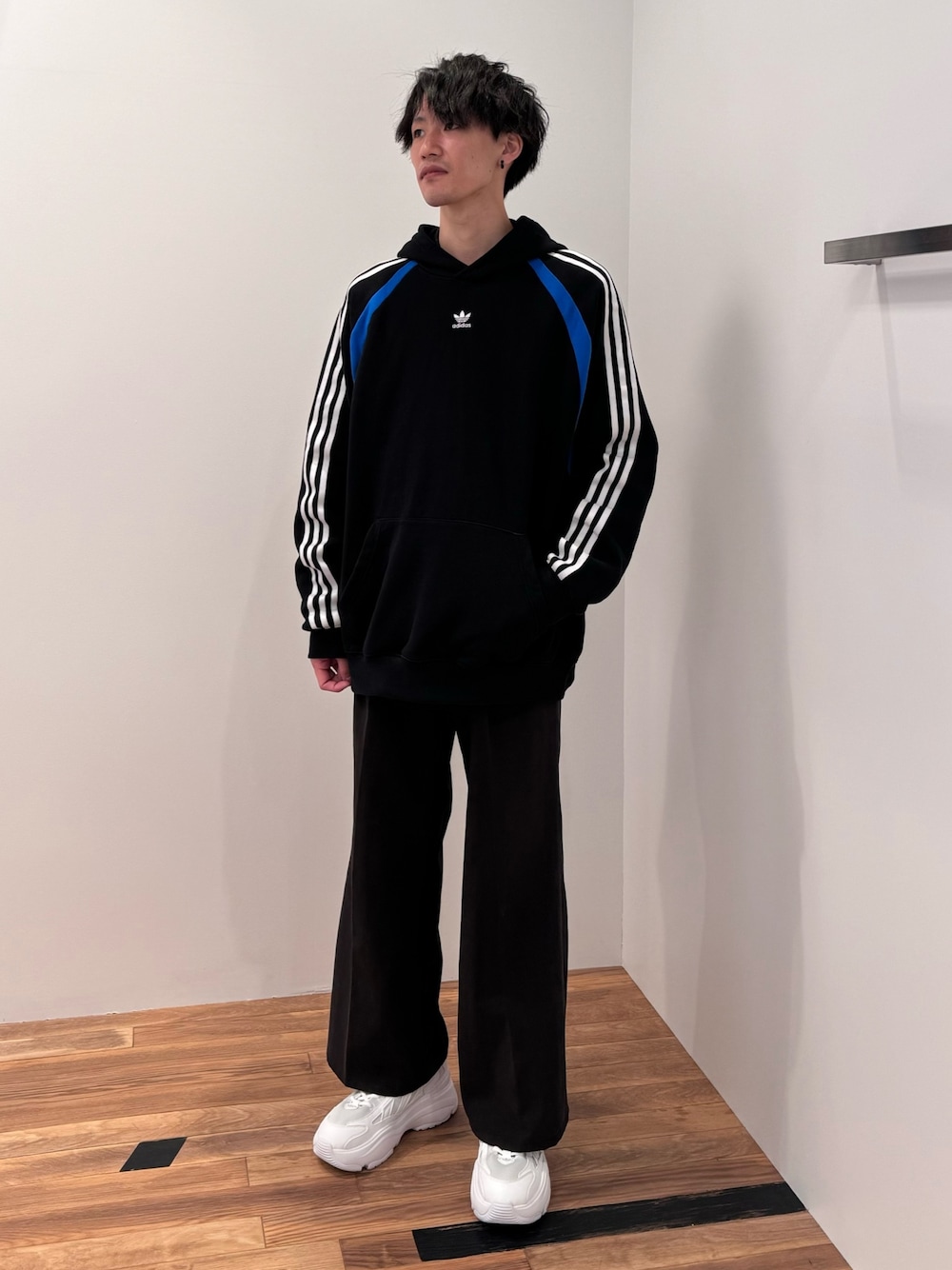 adidas（アディダス）の「オーバーサイズ パーカー / アディダス