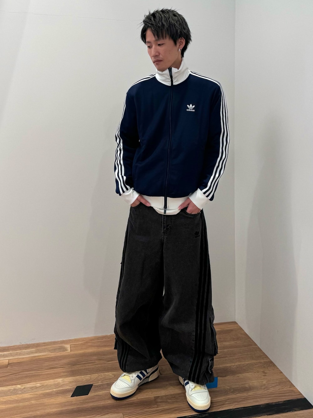 KS(アディダス オリジナルスショップ ダイバーシティ東京 プラザ