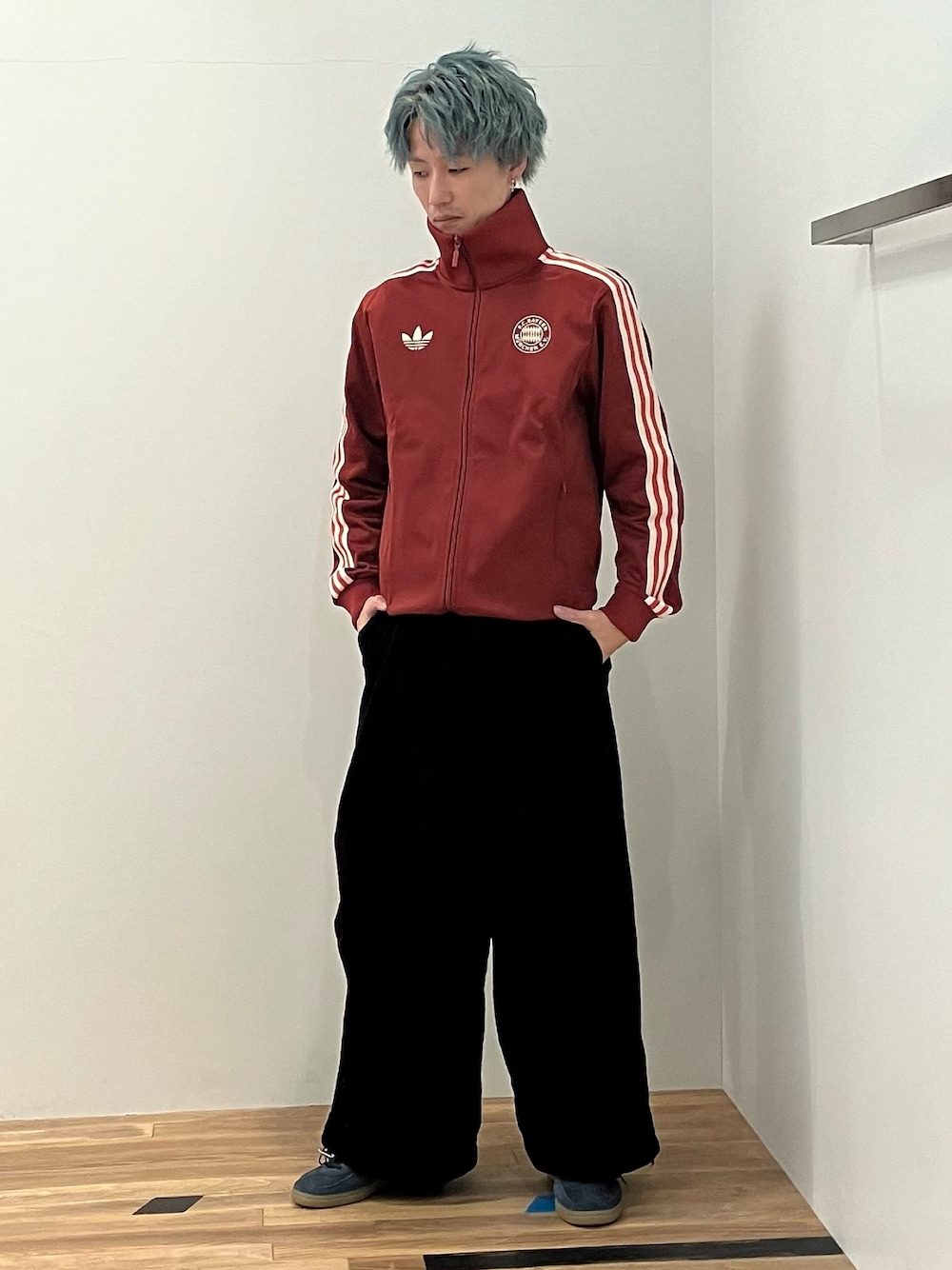 KSさんの「FCバイエルン トラックトップ ジャージ / アディダスオリジナルス adidas Originals（adidas）」を使ったコーディネートの1枚目の写真