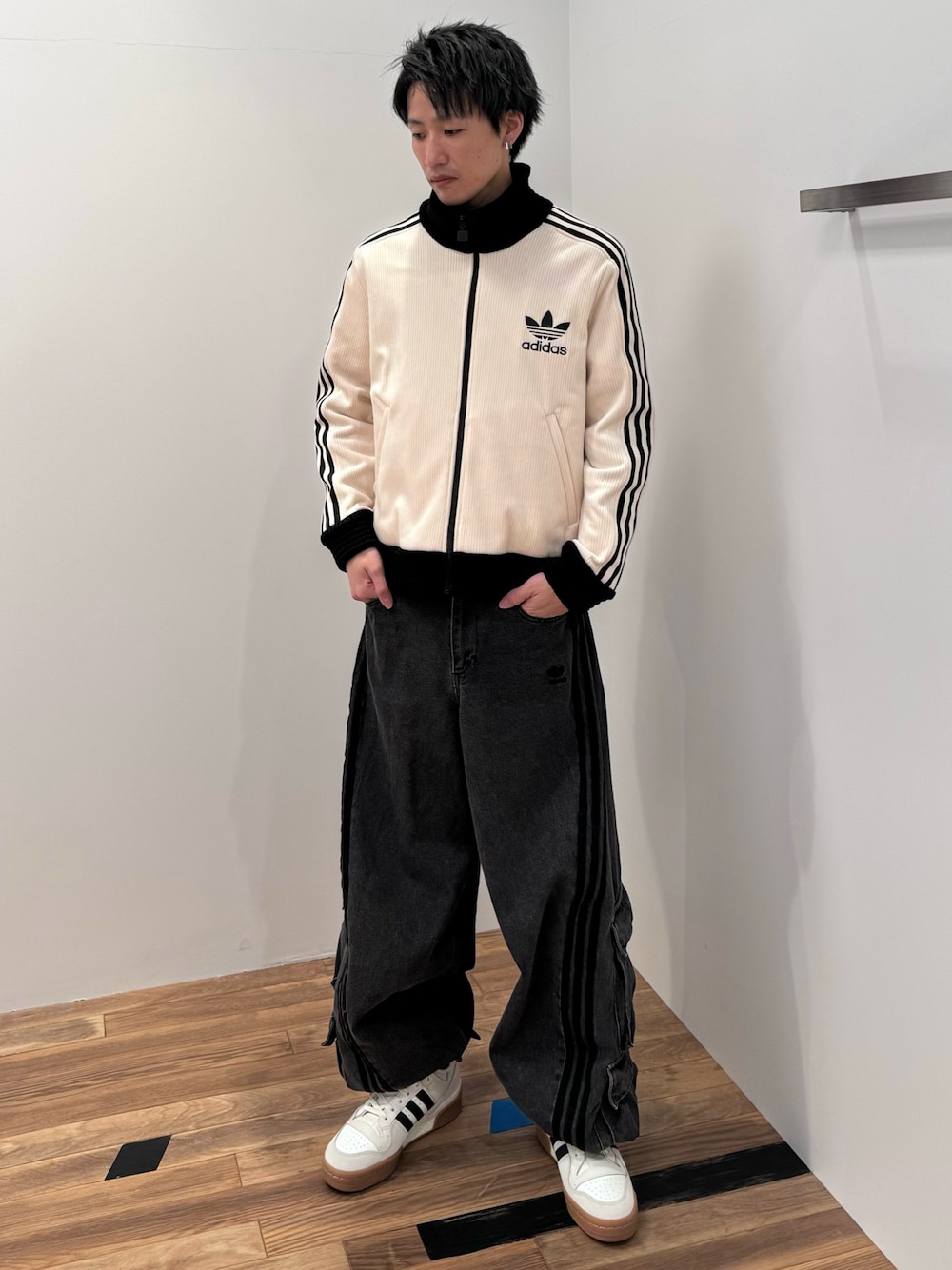 KS(アディダス オリジナルスショップ ダイバーシティ東京 プラザ