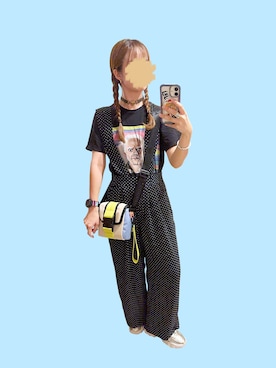 「アイテム（スニーカー）」を使った、cursedbypinkさん（レディース・155cm）の秋コーディネート