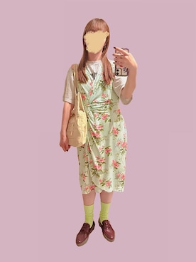 「Carhartt（カーハート）のアイテム（Tシャツ/カットソー、グレー系）」を使った、cursedbypinkさん（レディース・155cm）の春コーディネート