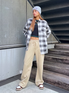 「アイテム（ニットキャップ/ビーニー、グレー系）」を使った、Pamelaさん（レディース・161cm）の冬コーディネート