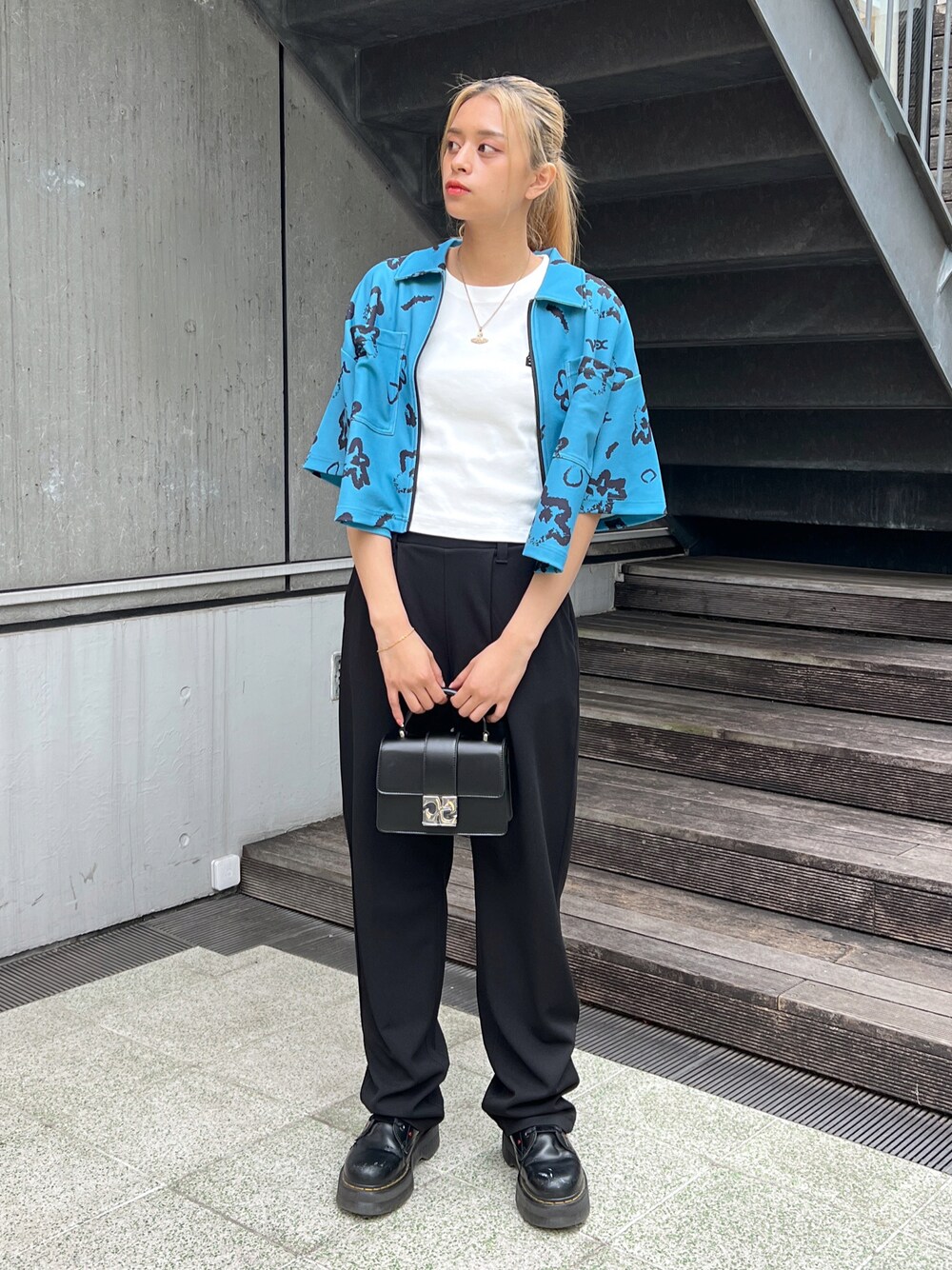 「大人コーデ、春服、X-girl、エックスガール、ぱめコーデ、オトナカジュアル、ブルー、blue、半袖、春夏、ootd」｜「X-girlのHANDWRITTEN FLOWER JERSEY SHIRT（シャツ/ブラウス、ブルー系）」を使った、Pamelaさん（レディース・161cm）の春コーディネートの1枚目の写真
