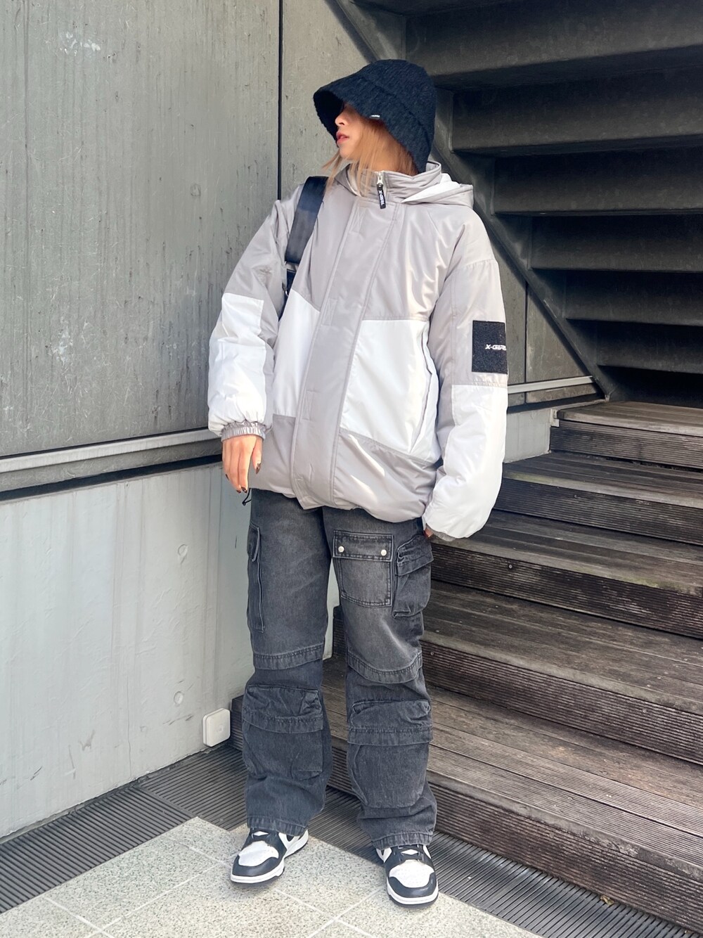「ファッションを楽しもう、秋冬コーデ、モンスターパーカー、x-girl、x-girl_ootd、デニムパンツ、ニット、大人カジュアル、ぱめコーデ、冬アウター、アウター」｜「X-girlのMONSTER PARKA（マウンテンパーカー、グレー系）」を使った、Pamelaさん（レディース・161cm）の秋コーディネートの1枚目の写真