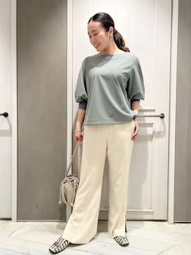 「カーキ×ホワイト」｜平沼 彩花さん（レディース・161cm）の春コーディネート