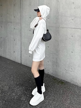 「ROYAL PARTY（ロイヤルパーティー）のアイテム（セットアップ）」を使った、Kana.さん（レディース・161cm）の冬コーディネート
