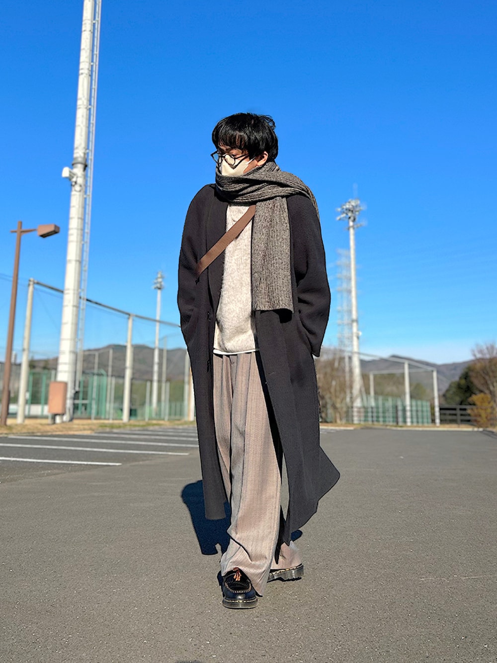 Super 140s SHAWL COLLAR CAPE COATを使った人気ファッション