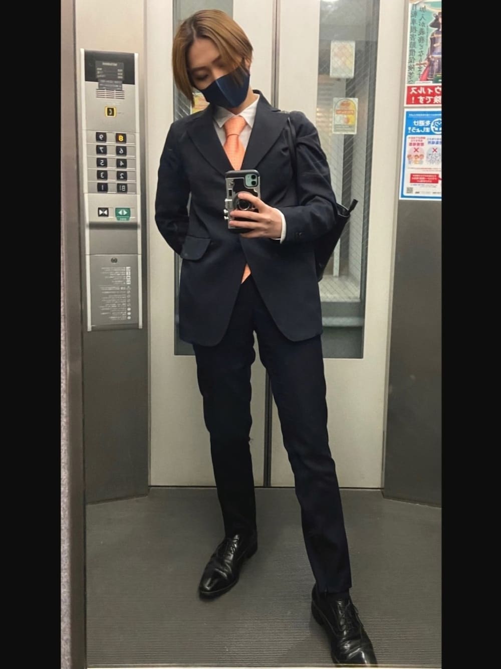 「セットアップ、シンプル、モノトーン、Paul Smith、シンプルコーデ、スーツスタイル、+J、ジェンダーレス、オトナ女子、スーツ女子」｜「UNIQLOのアイテム（スーツジャケット、ブルー系）」を使った、kaluraさん（メンズ・164cm）の春コーディネートの1枚目の写真