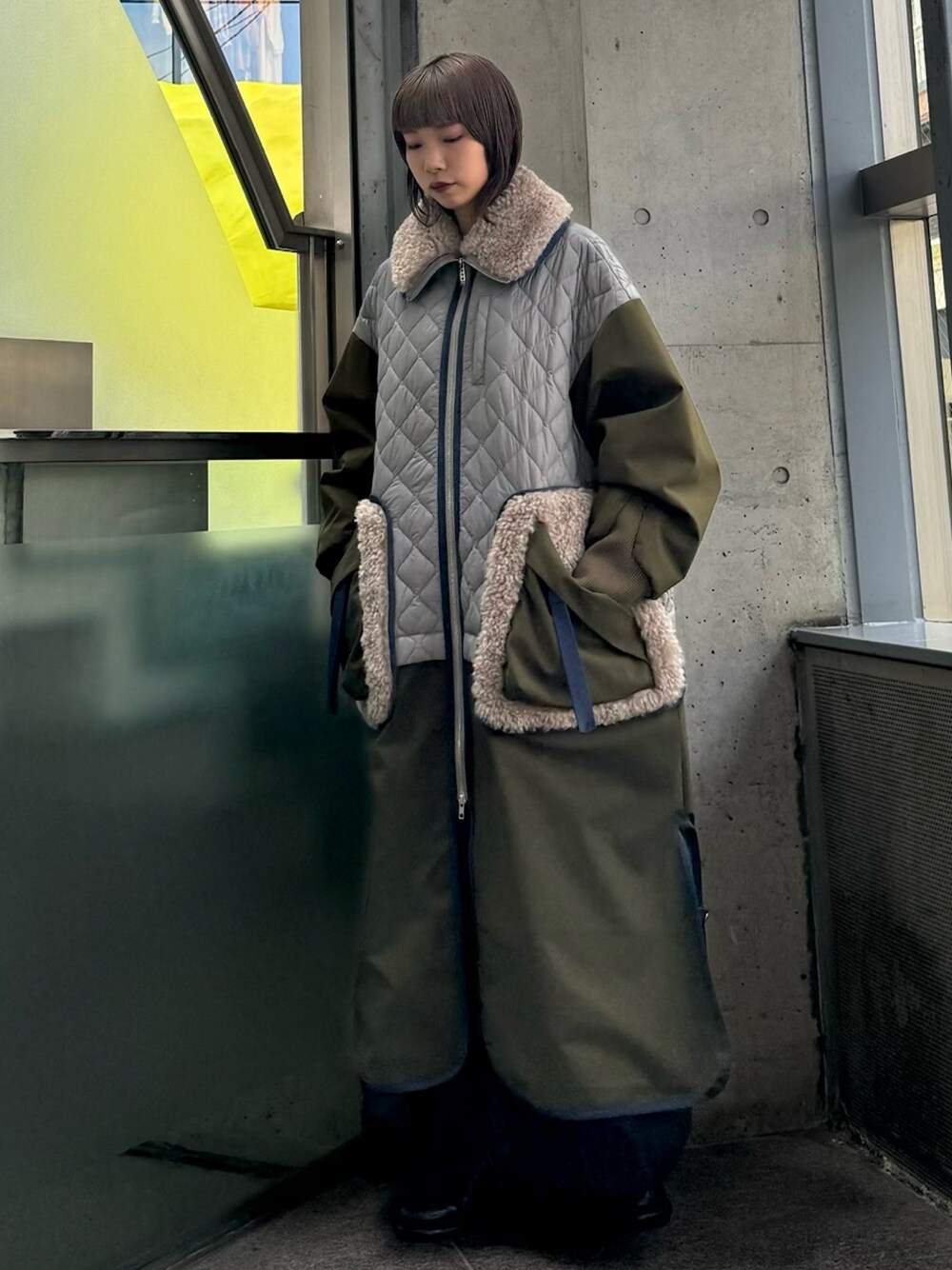 「ロングコート、ファーコート、キルティングコート、フユコーデ、冬コート」｜「UN3D.のBIG COLLAR FABRICK MIX CT（その他アウター、ブラック系）」を使った、YURIKAさん（レディース・167cm）の夏コーディネートの1枚目の写真