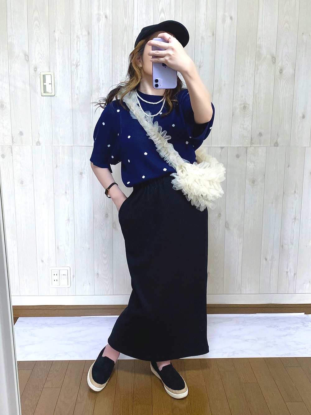 「夏コーデ、ニット、ドット、ロングスカート、ショルダーバッグ、チュール、フリル、キャップ、厚底シューズ、きれいめカジュアル、お出かけコーデ、プチプラ、低身長、サマーニット、リブスカート」｜「GeeRAの【新色追加】ドット柄ジャガードトップス（ニット/セーター、ブルー系）」を使った、Gini   Akiさん（骨格ストレート・レディース・153cm）の夏コーディネートの1枚目の写真
