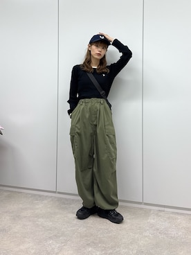 「アイテム（カーゴパンツ）」を使った、asuka さん（レディース・165cm）の秋コーディネート