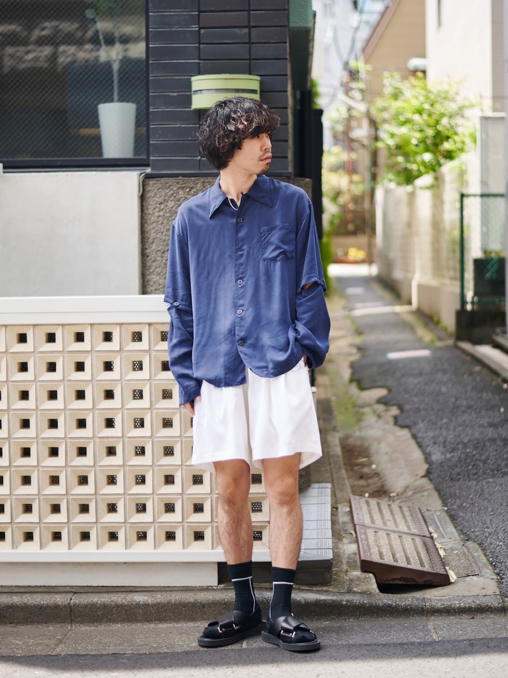 「ATTACHMENTのSTUDIOUS別注 Wide Shorts（その他パンツ、ホワイト系）」を使った、STUDIOUS MENSさん（メンズ・181cm）の夏コーディネートの1枚目の写真