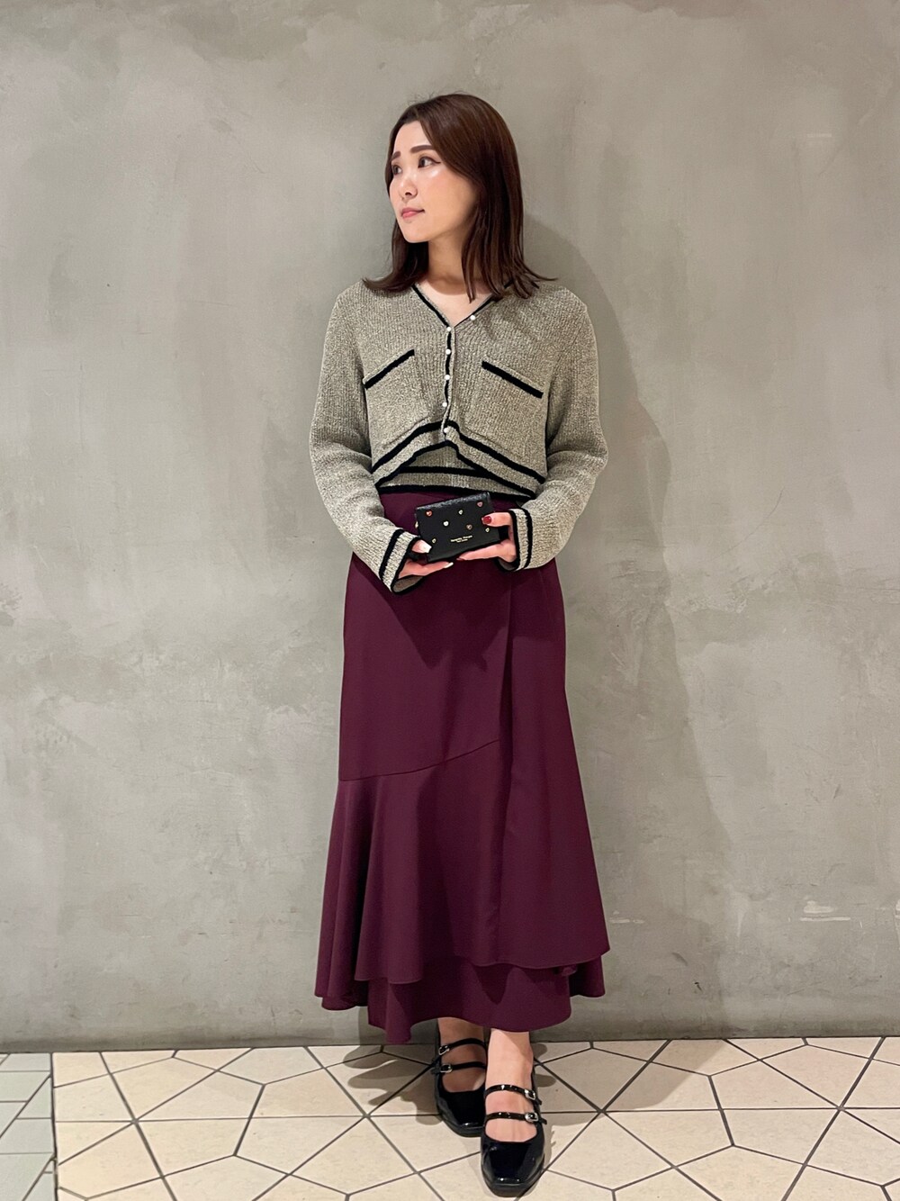 「SNIDELのアイテム（スカート、レッド系）」を使った、hamanoirodori01さん（レディース・152cm）の秋コーディネートの1枚目の写真