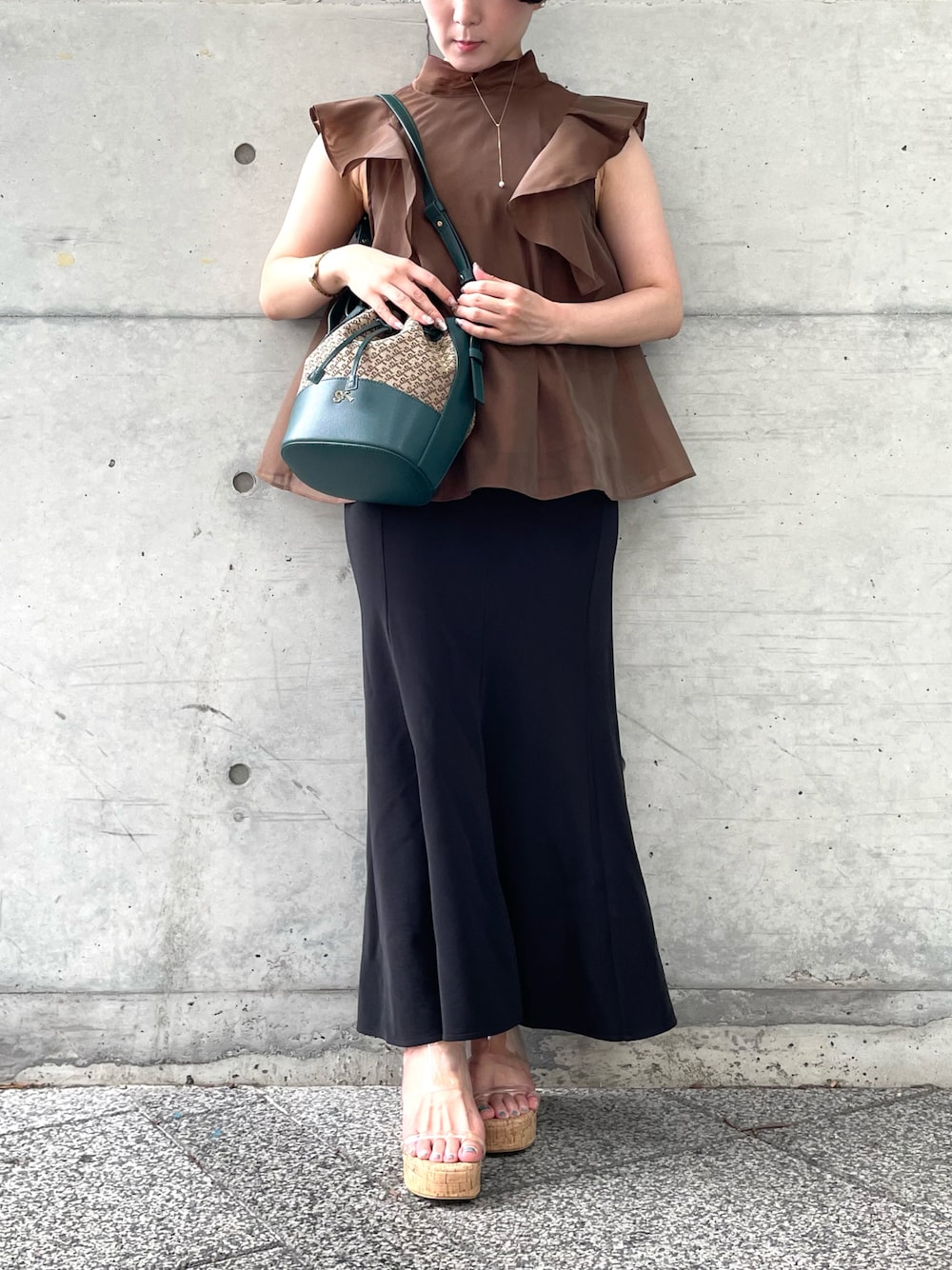 「秋服準備はじめました、ブラウン、チュール、巾着バッグ、マーメイドスカート」｜「Samantha Thavasaのアイテム（バッグ、ブラウン系）」を使った、hamanoirodori01さん（レディース・152cm）の夏コーディネートの1枚目の写真
