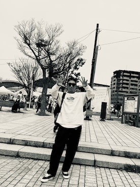 「HAIGHT（ヘイト）のアイテム（Tシャツ/カットソー、ホワイト系）」を使った、デレク　ヴィンヤードさん（メンズ・175cm）の春コーディネート