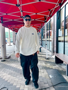 「HAIGHT（ヘイト）のアイテム（Tシャツ/カットソー、ホワイト系）」を使った、デレク　ヴィンヤードさん（メンズ・175cm）の夏コーディネート