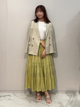 テーラードジャケットを使った「レーススカート」の人気ファッション
