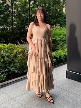 「AND COUTURE（アンドクチュール）のボリュームラッフルフリルキャミワンピース（ワンピース、ベージュ系）」を使った、AND COUTUREさん（レディース・165cm）の秋コーディネート