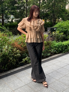 「AND COUTURE（アンドクチュール）のラインストーンフレアデニムパンツ（デニムパンツ、ブラック系）」を使った、AND COUTUREさん（レディース・165cm）の秋コーディネート