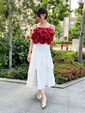 「AND COUTURE（アンドクチュール）のラッフルフリルオフショルブラウス（シャツ/ブラウス、レッド系）」を使った、AND COUTUREさん（レディース・165cm）の夏コーディネート