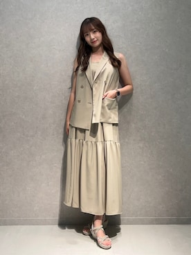 「AND COUTURE（アンドクチュール）のテーラードジレ×ティアードキャミワンピース（ワンピース、ベージュ系）」を使った、AND COUTUREさん（レディース・165cm）の夏コーディネート