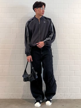 「adidas（アディダス）のクラシック スポーツ ウィメンズ ショルダーバッグ / アディダスオリジナルス adidas Originals（ショルダーバッグ、ブラック系）」を使った、SZさん（メンズ・178cm）の春コーディネート
