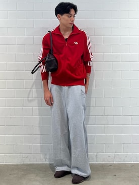 「adidas（アディダス）のアディダス オリジナルス ロング丈 ポケット付き バッグ / アディダスオリジナルス adidas Originals（ショルダーバッグ、ブラウン系）」を使った、SZさん（メンズ・178cm）の秋コーディネート