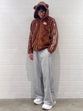 「adidas（アディダス）のプレミアムエッセンシャルズ オープンワイド ヘムパンツ / アディダスオリジナルス adidas Originals（その他パンツ、グレー系）」を使った、SZさん（メンズ・178cm）の秋コーディネート