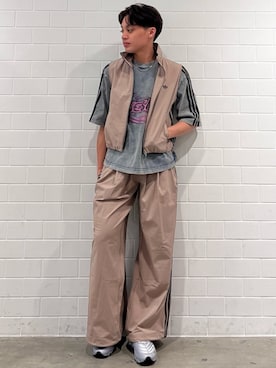 「adidas（アディダス）のアディレニウム シーズン 5 オーバーサイズ デニム Tシャツ（トップス、ブラウン系）」を使った、SZさん（メンズ・178cm）の春コーディネート