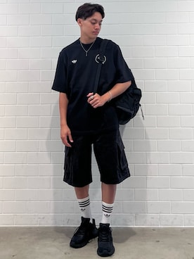 「adidas（アディダス）のADICOLOR CARGO SHORTS / アディカラー カーゴ ショーツ / ハーフパンツ / アディダスオリジナルス adidas Originals（その他パンツ、ブラック系）」を使った、SZさん（メンズ・178cm）の夏コーディネート