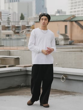 「GILDAN（ギルダン）の【ROOPTOKYO】GILDAN ６oz クルーネック 袖リブ ロングスリーブTee /ロンT 無地カットソー オーバーサイズ（Tシャツ/カットソー、ホワイト系）」を使った、Tomo大さん（メンズ・175cm）の冬コーディネート