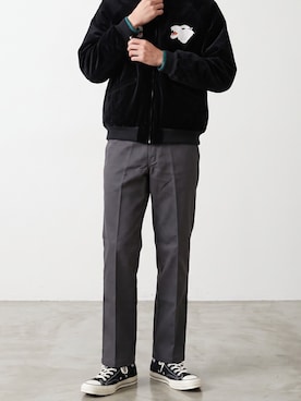 「THRIFTY LOOK（スリフティールック）のTHRIFTY LOOK / スリフティールック SUNDERSTORM SOUVENIR PADDED BLOUSON サンダーストーム スーベニア パッディド ブルゾン スカジャン リバーシブル 別珍 ベロア サテン 刺繍入り ポーラーベア クマ 熊 鷲 鷹 鳥 メンズ レディース 2026年 秋 秋服 冬 冬服（ブルゾン、ブラック系）」を使った、Tomo大さん（メンズ・175cm）の秋コーディネート