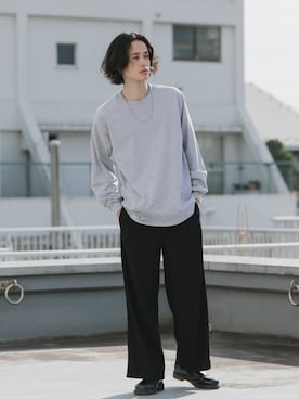 「GILDAN（ギルダン）の【ROOPTOKYO】GILDAN ６oz クルーネック 袖リブ ロングスリーブTee /ロンT 無地カットソー オーバーサイズ（Tシャツ/カットソー、グレー系）」を使った、Tomo大さん（メンズ・175cm）の冬コーディネート