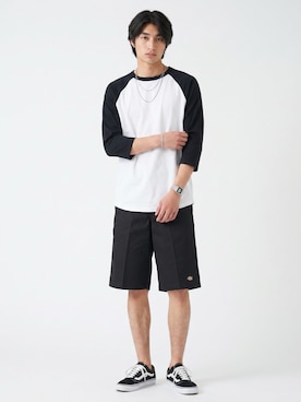 「ラグランTシャツ」｜Tomo大さん（メンズ・175cm）の夏コーディネート