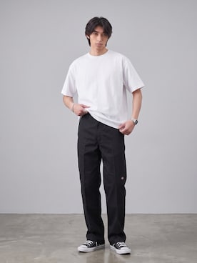 「Dickies（ディッキーズ）の【ROOPTOKYO別注】Dickies/ディッキーズ EASY DOUBLE KNEE PANTS イージーダブルニーパンツ スケーター ワークパンツ ルーズフィット 2026年 夏 夏服 秋服（チノパンツ、ブラック系）」を使った、Tomo大さん（メンズ・175cm）の夏コーディネート